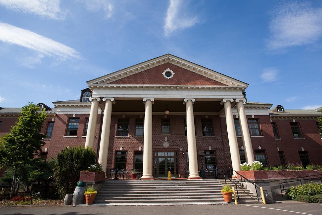 Mcmenamins Grand Lodge Forest Grove Esterno foto