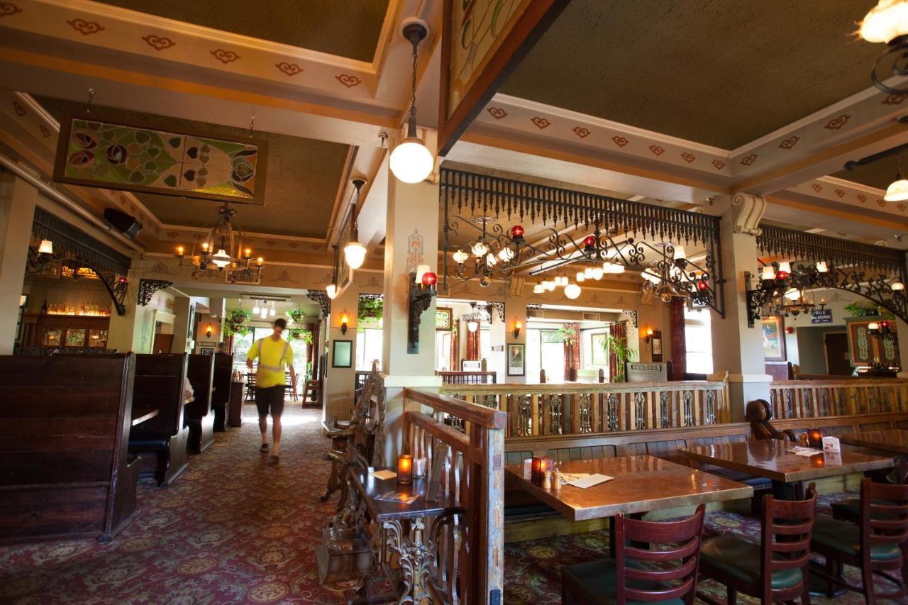 Mcmenamins Grand Lodge Forest Grove Esterno foto