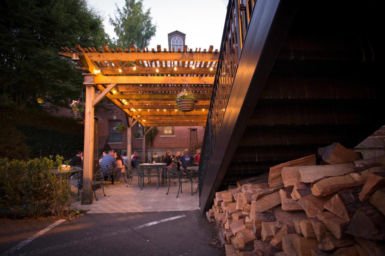 Mcmenamins Grand Lodge Forest Grove Esterno foto