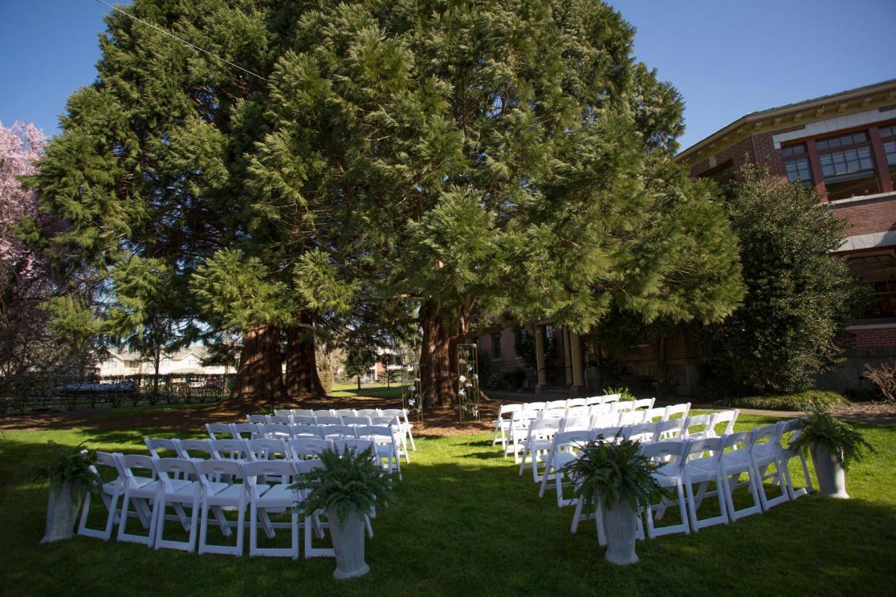 Mcmenamins Grand Lodge Forest Grove Esterno foto