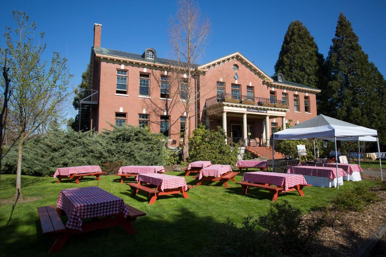 Mcmenamins Grand Lodge Forest Grove Esterno foto